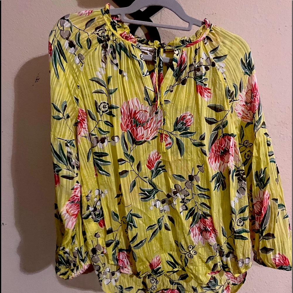 Loft long sleeve puffy top. Medium